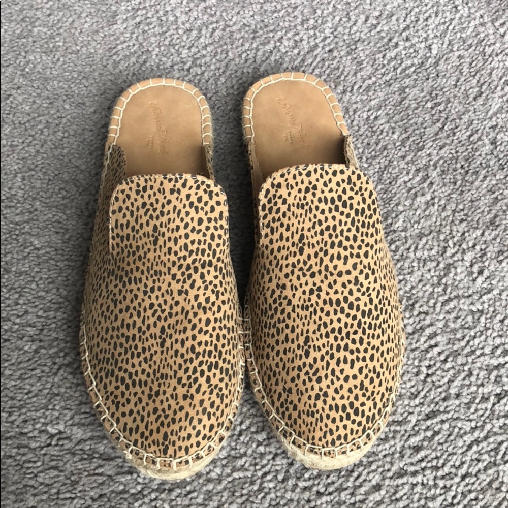 Universal Thread Size 8 Leopard Espadrille Mules